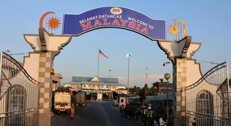 Banyak Pemuda Malaysia Nyelinap ke Thailand untuk Senang-senang di Malam Hari